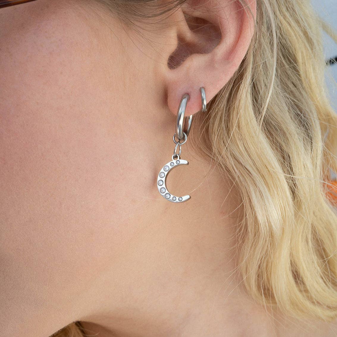 18K Gold PVD Stainless Steel Pearl Beaded Moon Charm: Gold / 15mm