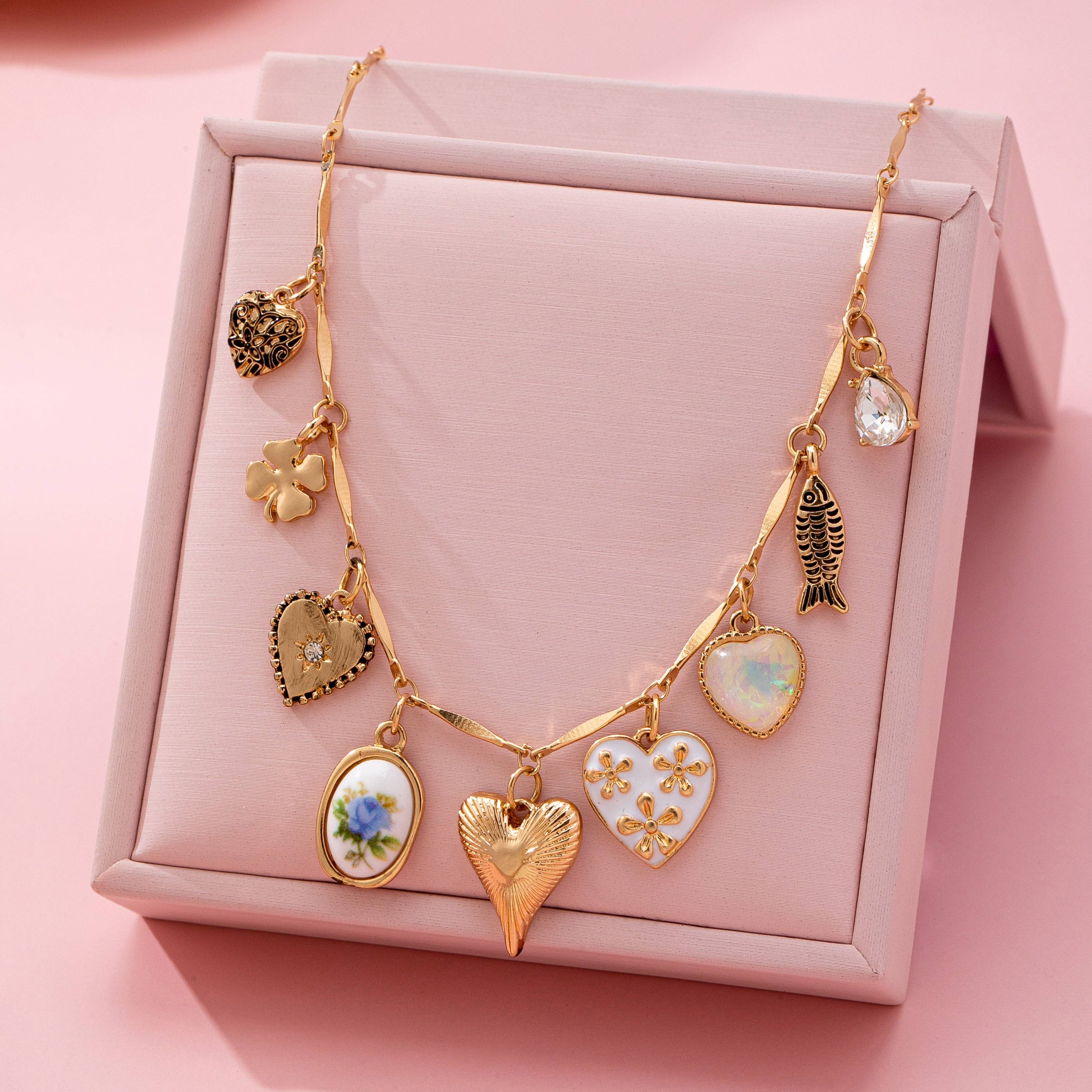 CHARM NECKLACE-HEARTS PORCELAIN FISH RHINESTONE | 80N92690: GOLD