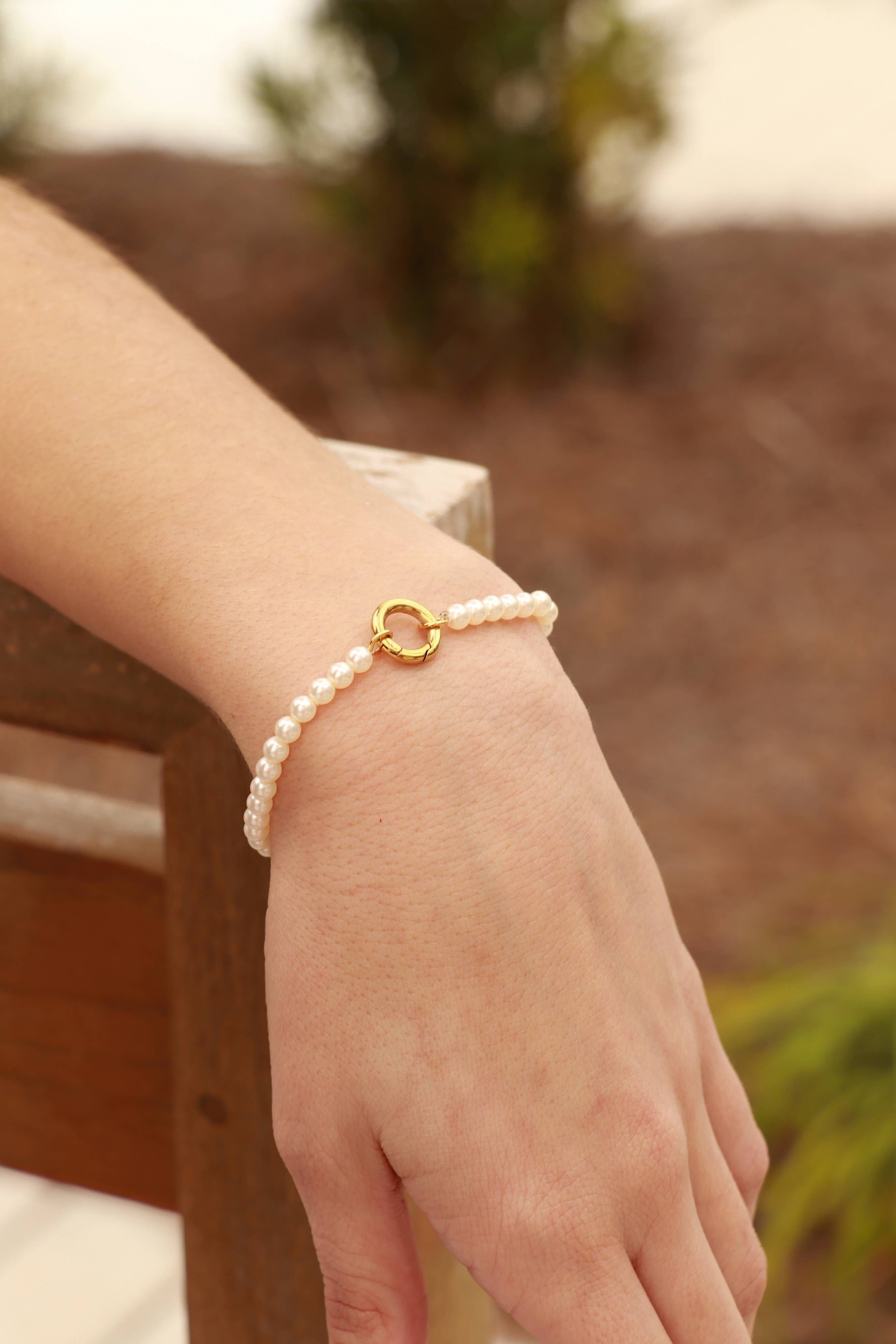 Beaded Pearl Bracelet & Charm Keeper: Kiska / Gold