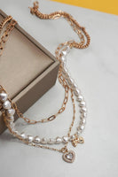 MULTI PEARL LAYER SET BOW HEART PENDANT NECKLACE | 25N942: GOLD