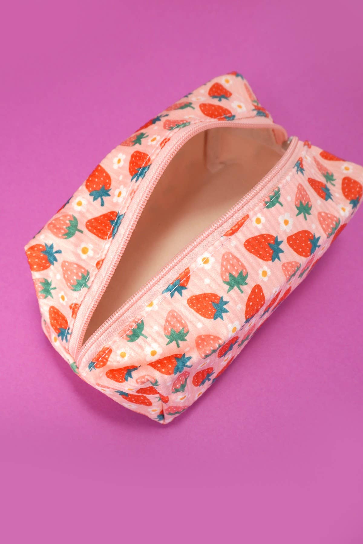 STRAWBERRY WESTERN BOW MAKEUP COSMETIC POUCH BAG | 40P544: RED STRAWBERRY