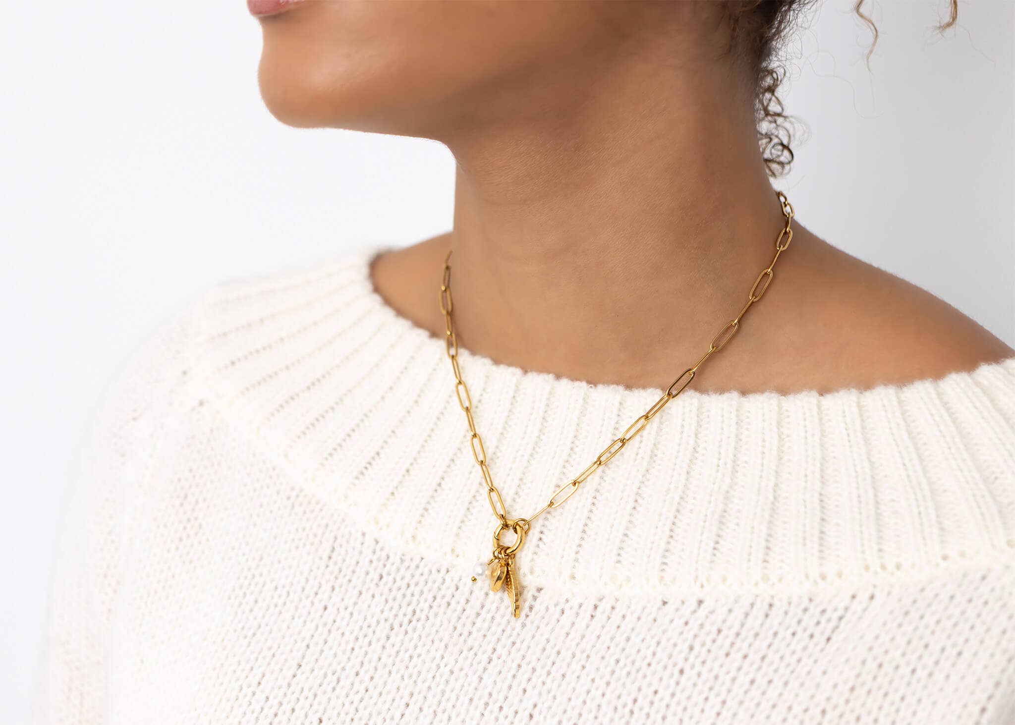 18K Gold Angel Wing Charm Holder Necklace Gift Set: Gold