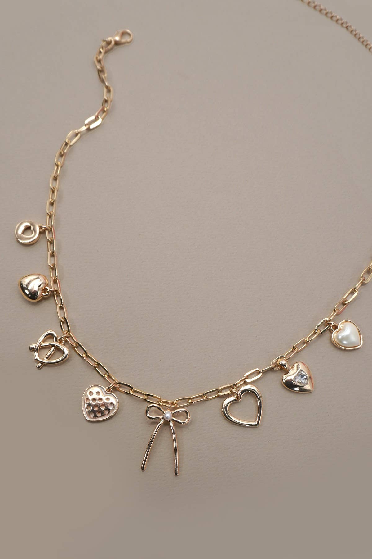 CHARM NECKLACE-BOW MULTI HEARTS PEARL CHARMS | 80N91426: Gold