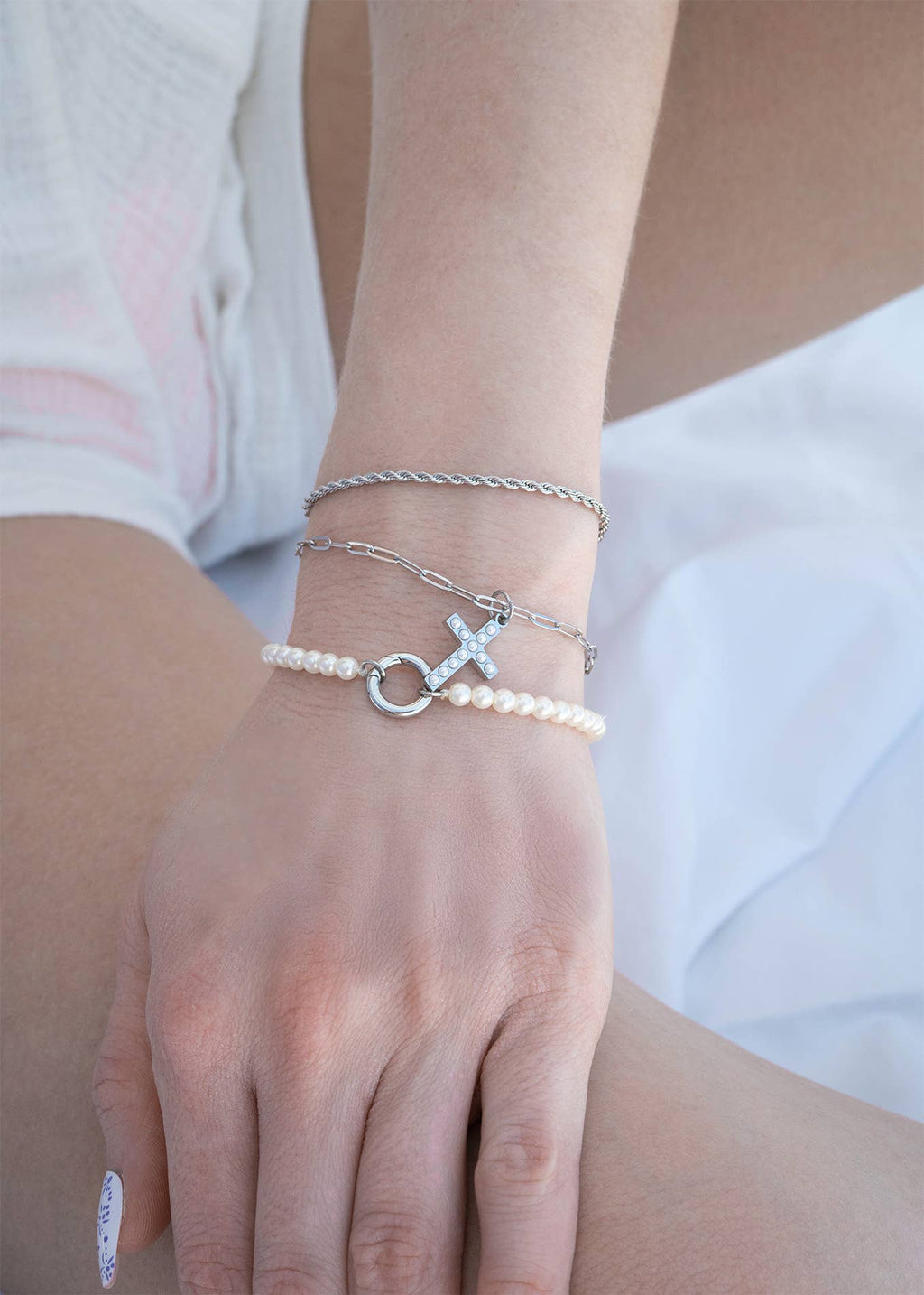 Beaded Pearl Bracelet & Charm Keeper: Kiska / Gold