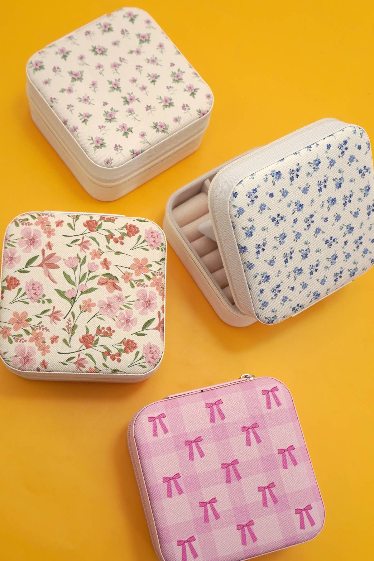 DESIGNED JEWELRY ORGANIZER TRAVEL BOX CASE | 40P566: FLOWER B OFF WHITE