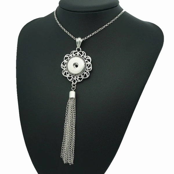 Tassel Wreath Snap Necklace with 21 inch nickel free chain